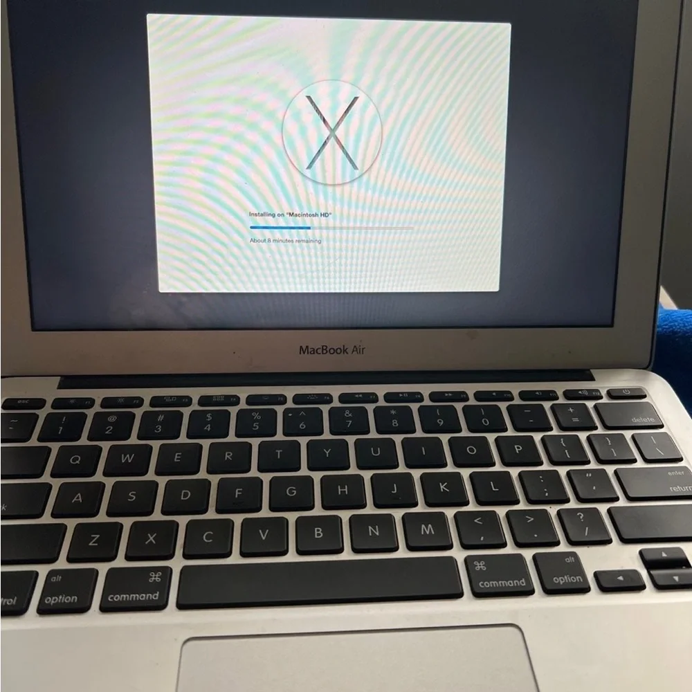 MacBook Air 6 , 1